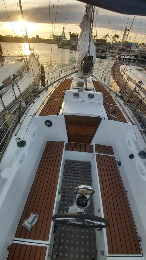 فندق Velero En Puerto De Valencia - E&M Boats المظهر الخارجي الصورة