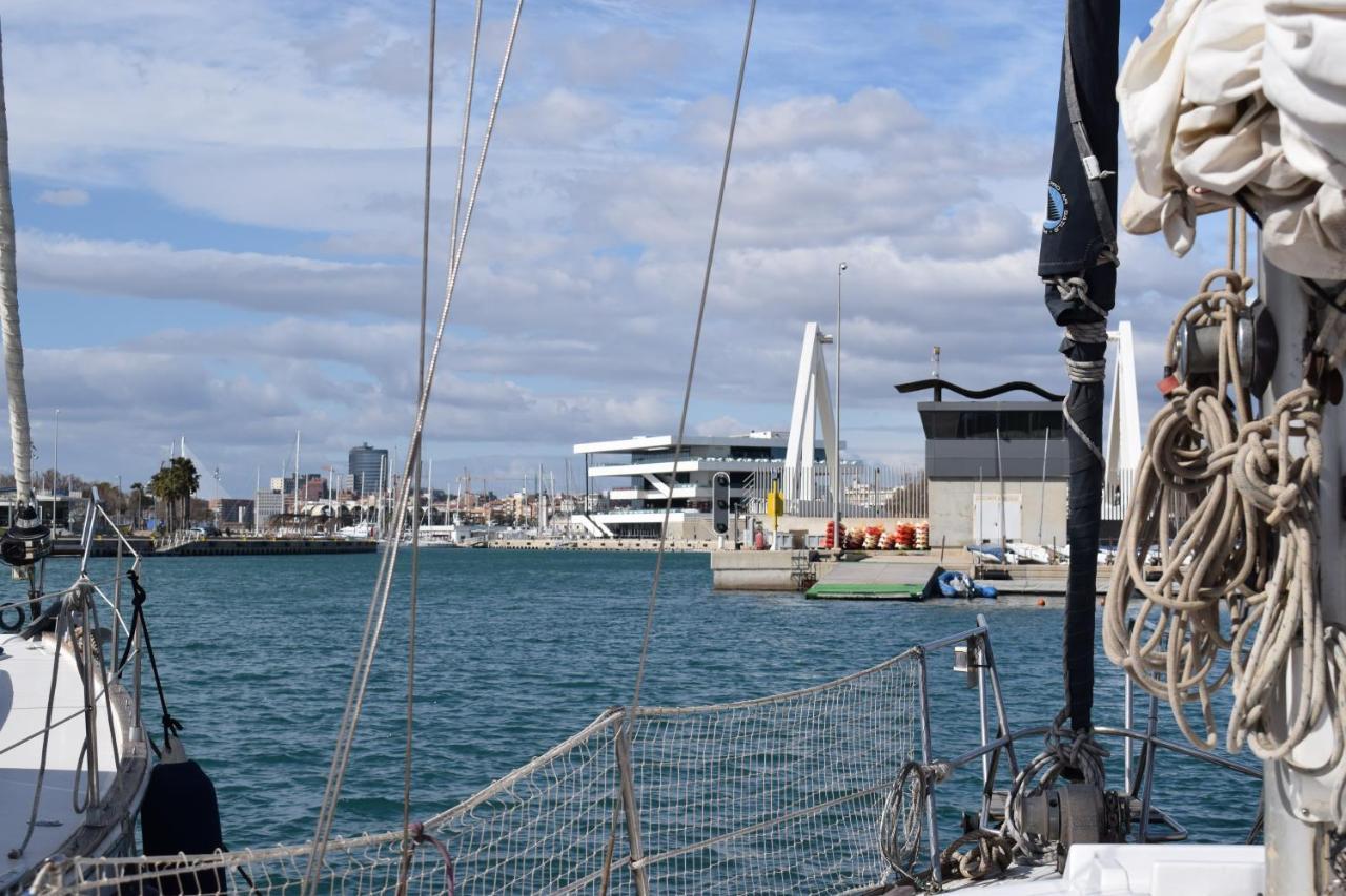 فندق Velero En Puerto De Valencia - E&M Boats المظهر الخارجي الصورة