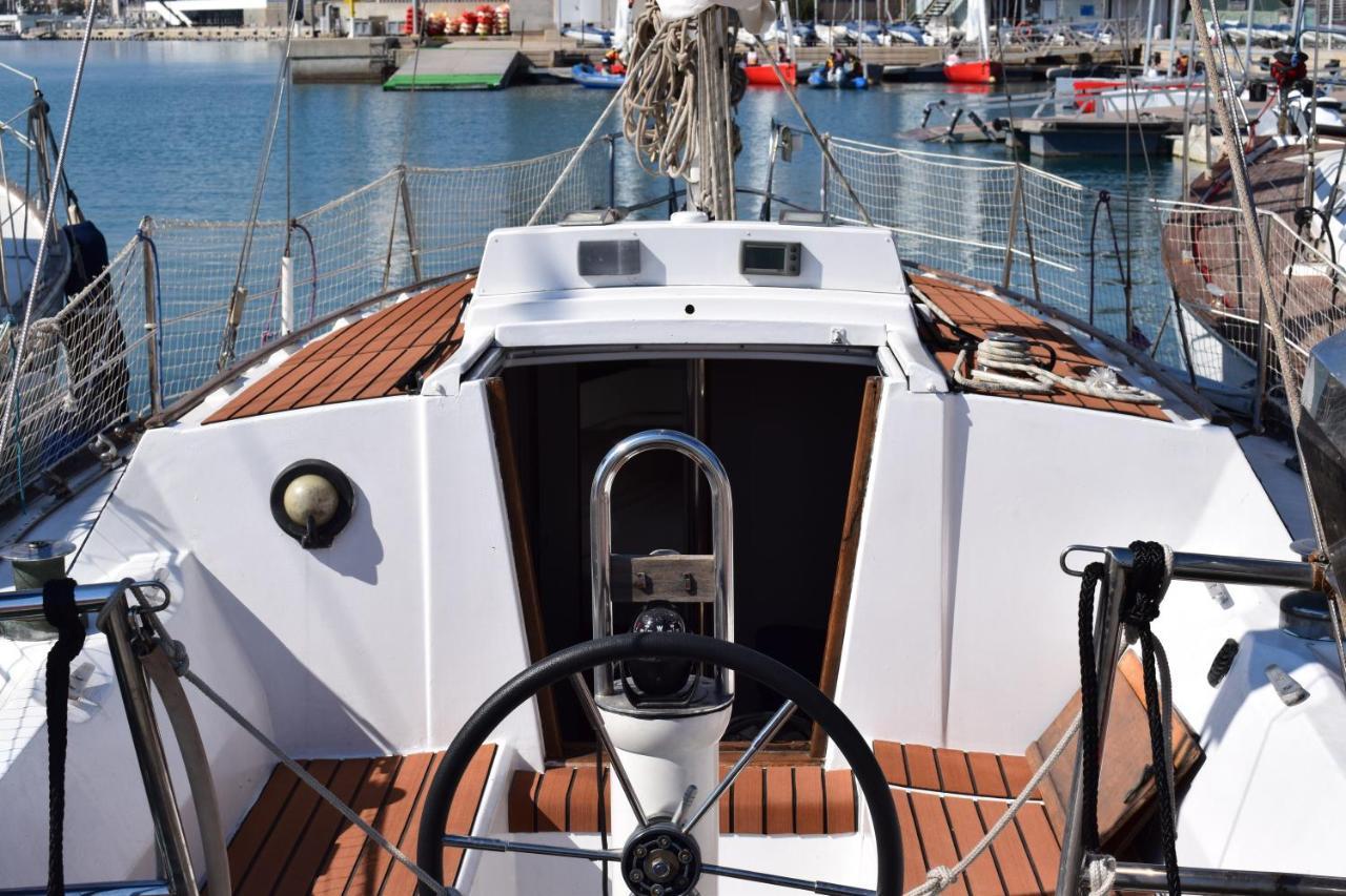 فندق Velero En Puerto De Valencia - E&M Boats المظهر الخارجي الصورة