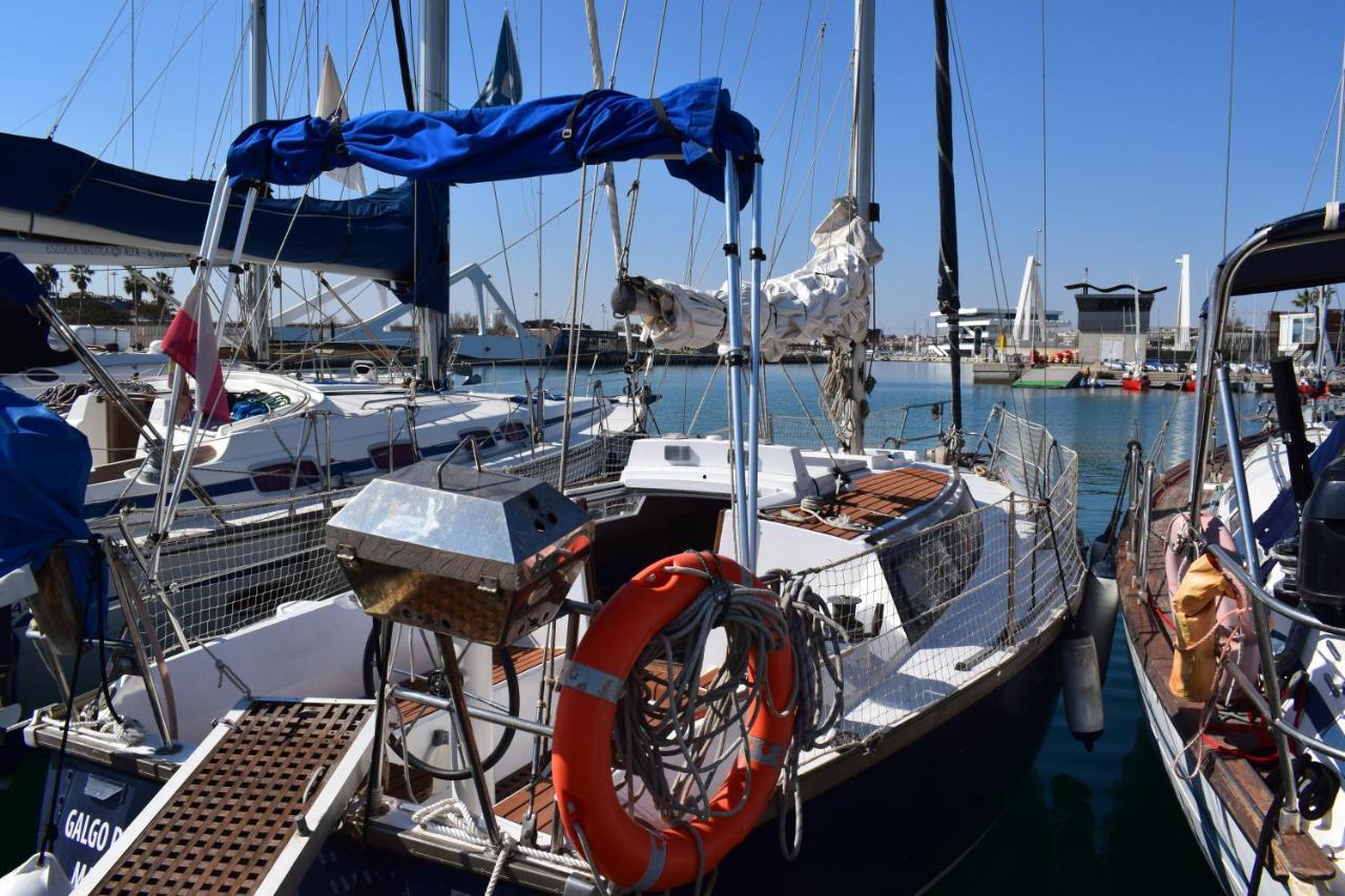 فندق Velero En Puerto De Valencia - E&M Boats المظهر الخارجي الصورة